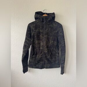 Lululemon Camo Scuba Hoodie Women Camouflage Zip-Up size 8 EUC